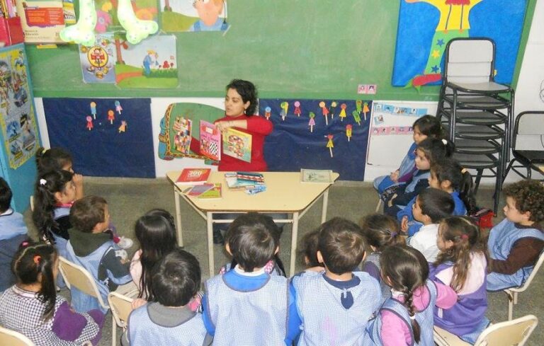 Niños en un aula de nivel inicial en Argentina