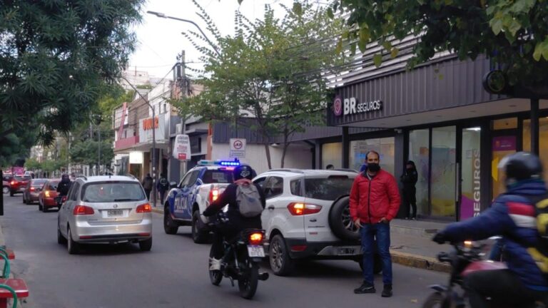 Cajero automático del Banco Rioja en calle Belgrano