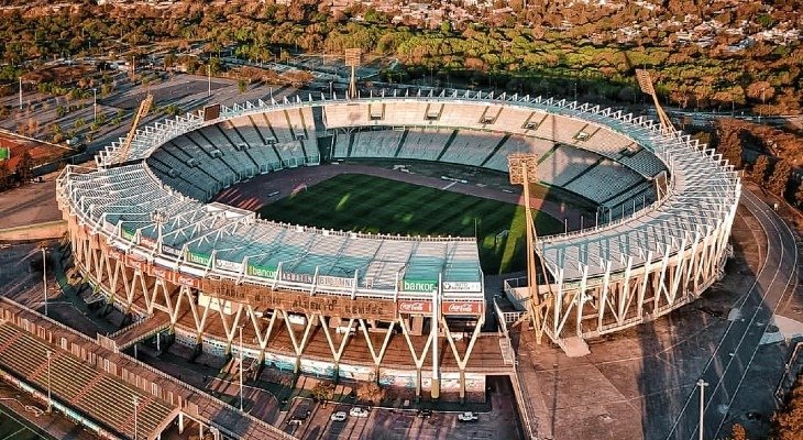 Estadio Mario Alberto Kempes con hinchadas de River y Belgrano
