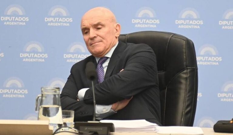 José Luis Espert durante una sesión legislativa