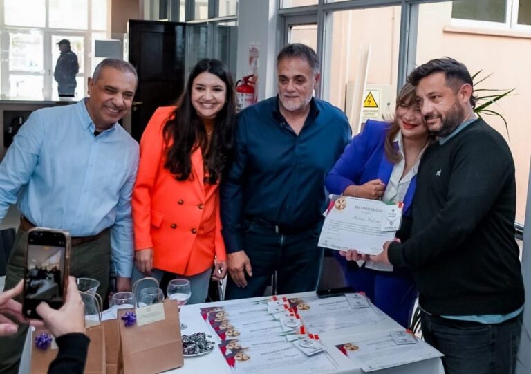 Trabajadores del Registro de la Propiedad Inmueble de La Rioja en acto de reconocimiento