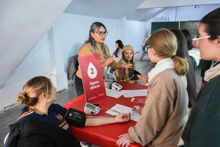 Estudiantes del CEF San Francisco participan en colecta de sangre en el Club Banco Rioja
