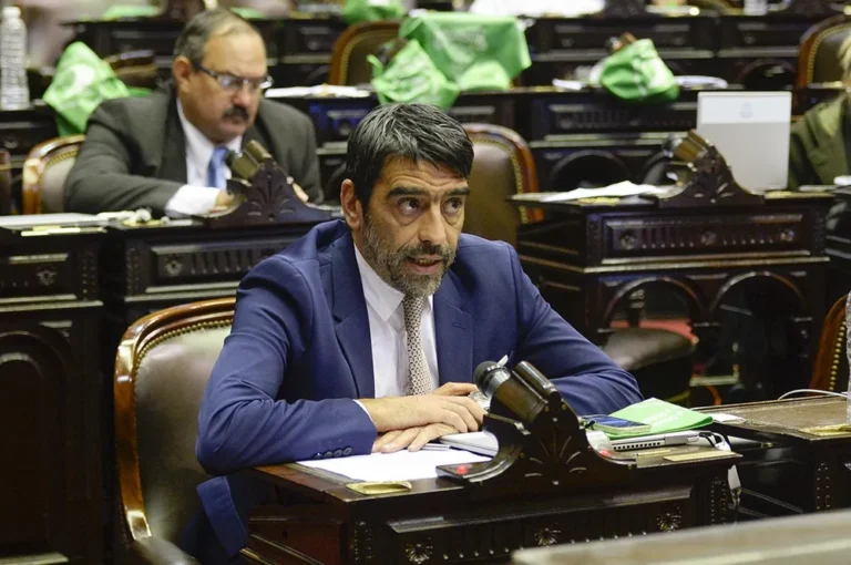 Rodolfo Tailhade hablando en el Congreso