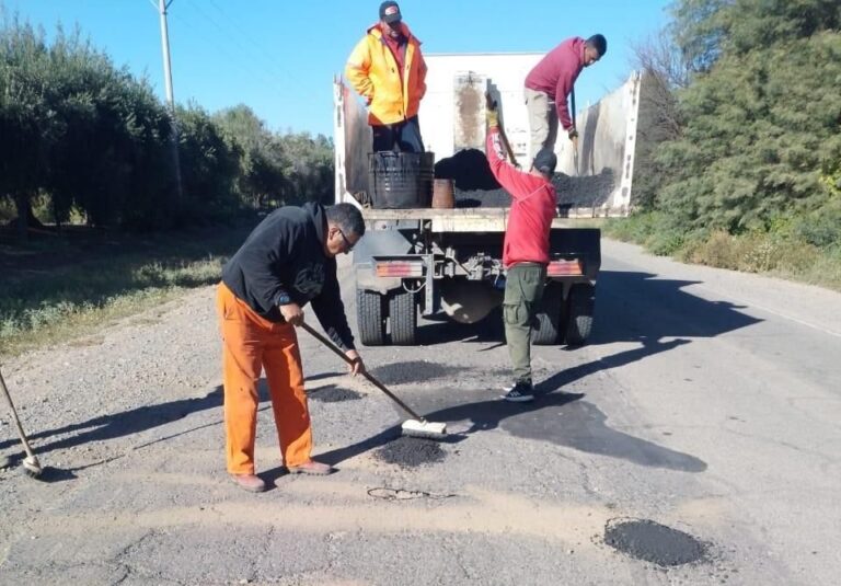 Maquinaria vial trabajando en ruta de La Rioja